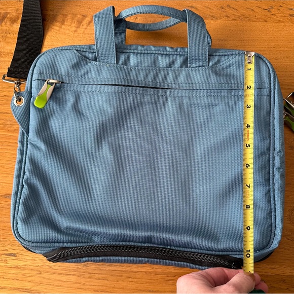 Laptop/Tablet bag: Holds devices up to 10x13” . 3 pockets and detachable strap. - Picture 2 of 4